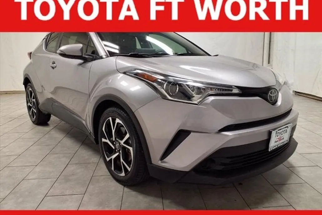 2019 Toyota C-HR XLE photo 1