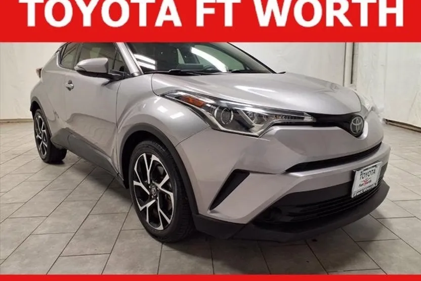 2019 Toyota C-HR XLE photo 1