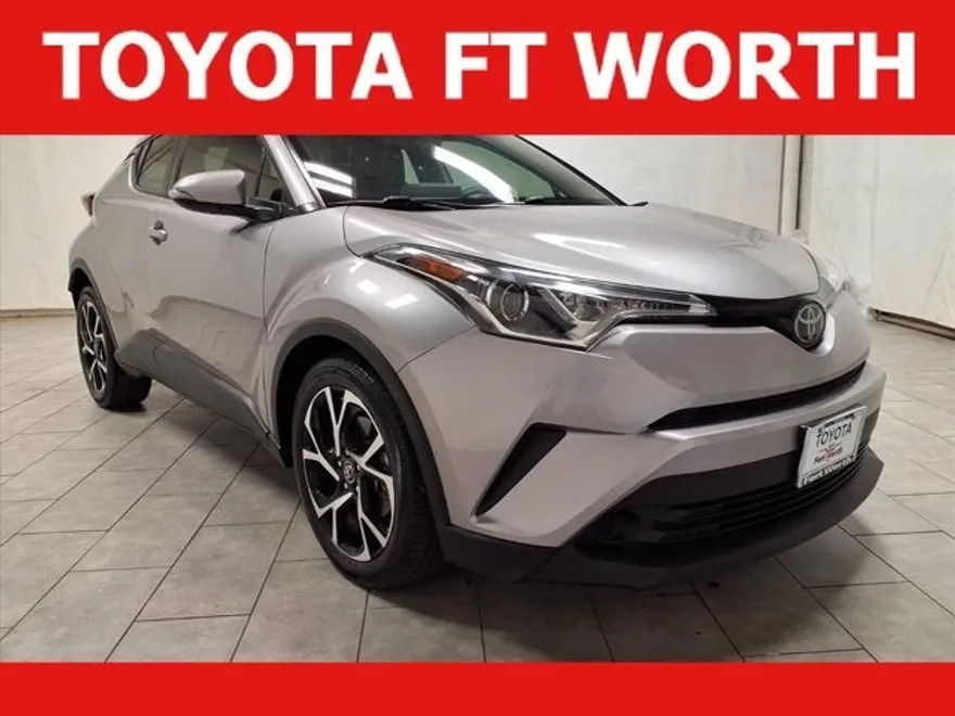 2019 Toyota C-HR XLE photo 1