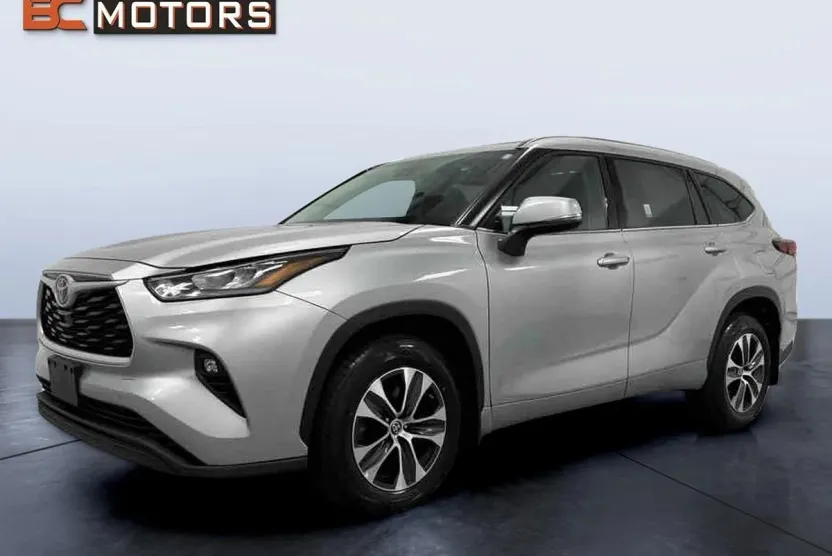 2021 Toyota Highlander XLE photo 1
