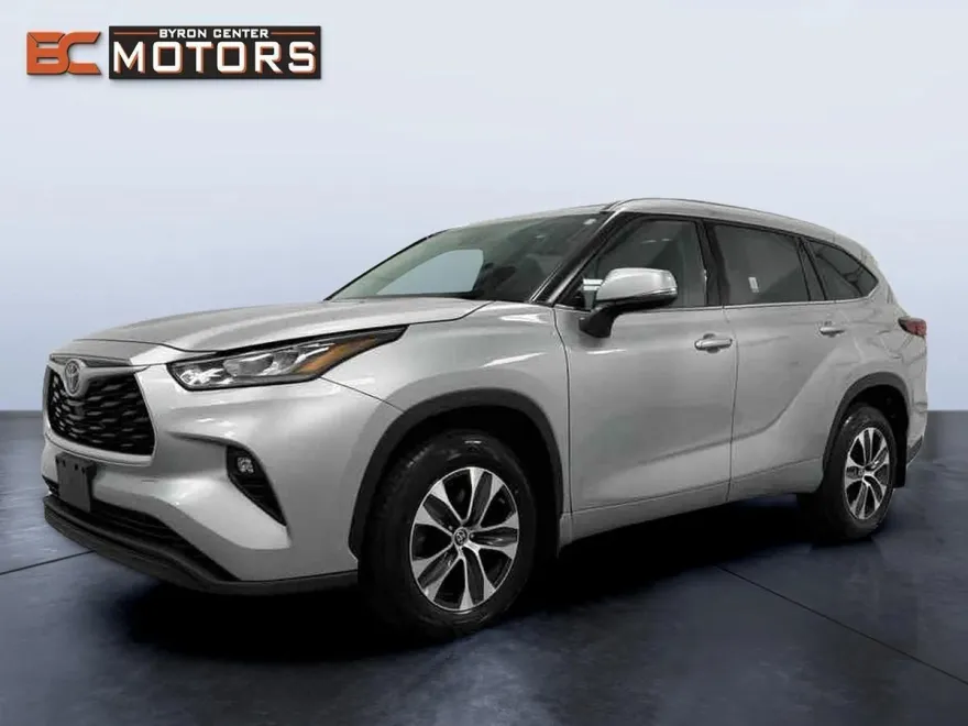 2021 Toyota Highlander XLE photo 1