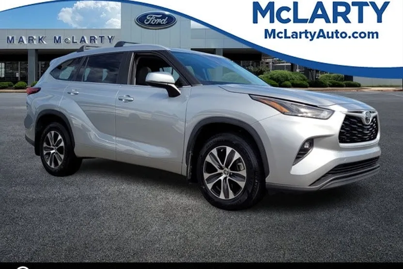 2023 Toyota Highlander XLE photo 1