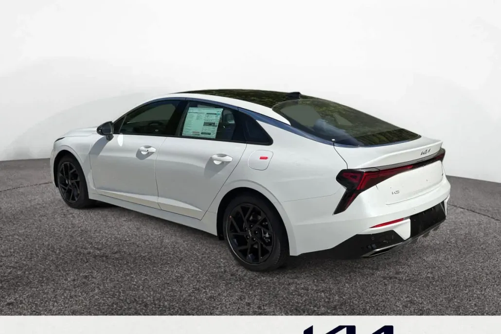 2026 Kia K5 GT-Line photo 1
