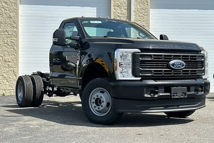 2025 Ford F-350 XL photo 1