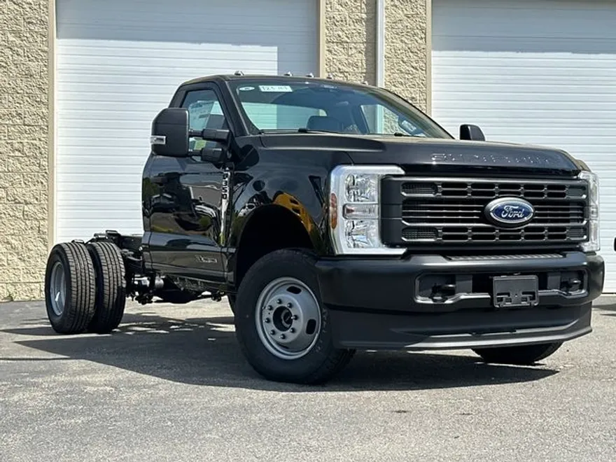 2025 Ford F-350 XL photo 1