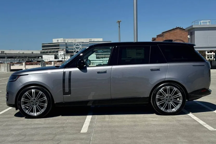2025 Land Rover Range Rover SE photo 1