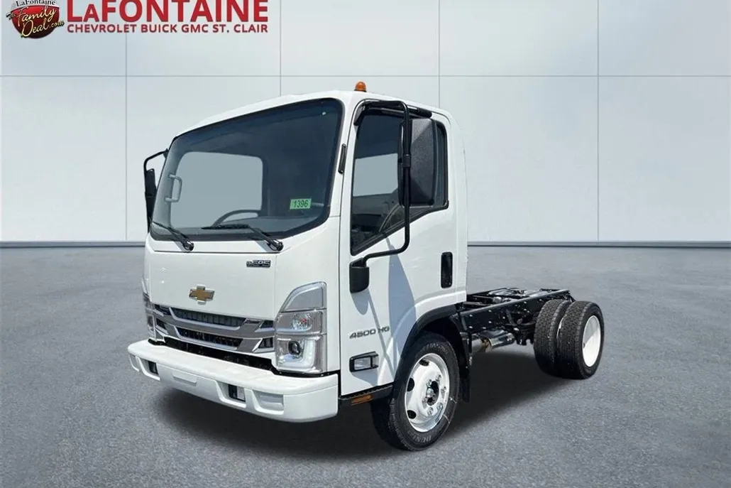 2024 Chevrolet Silverado 4500HD Base photo 1