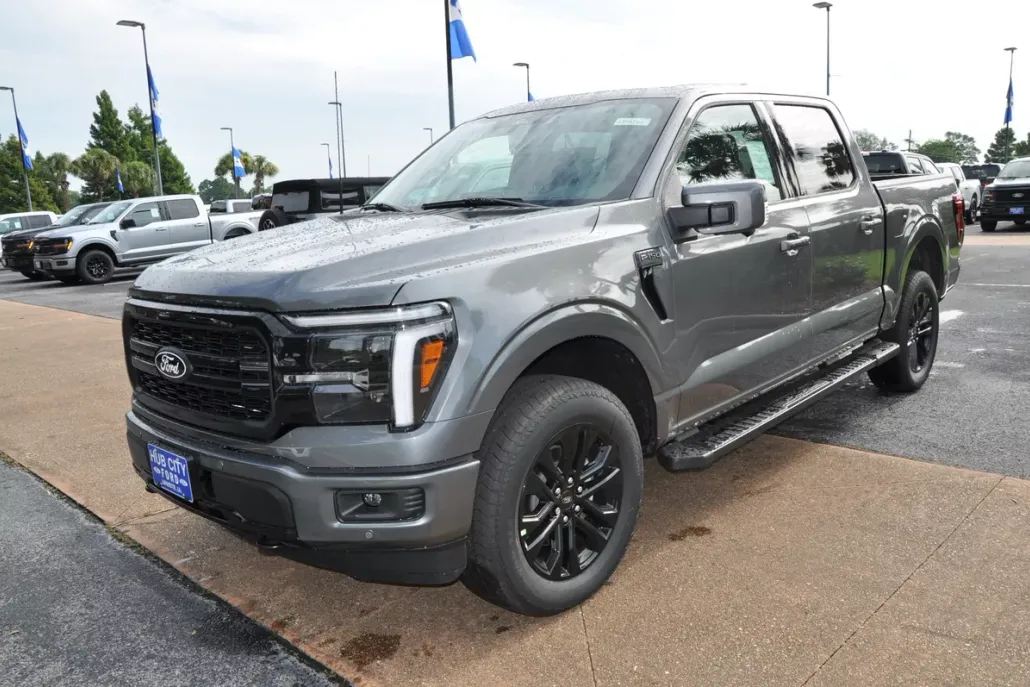 2025 Ford F-150 Lariat photo 1