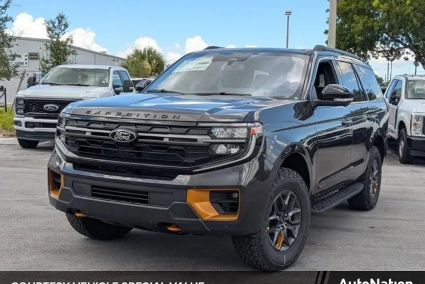 2025 Ford Expedition photo 1