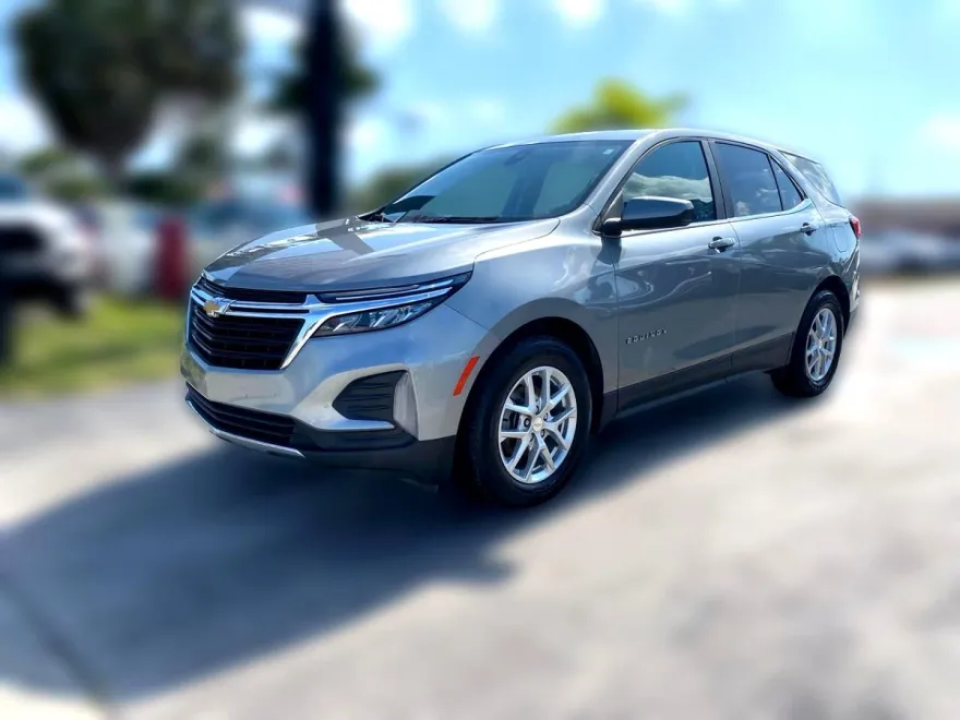 2023 Chevrolet Equinox LT photo 1