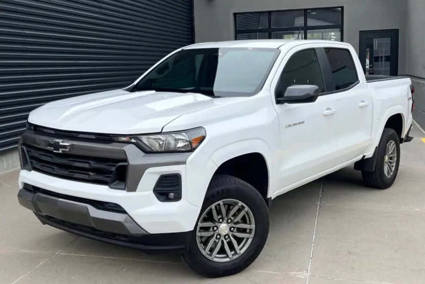 2023 Chevrolet Colorado LT photo 1