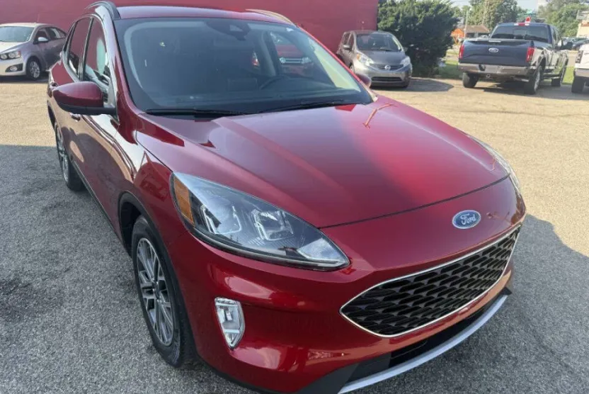 2020 Ford Escape SEL photo 1