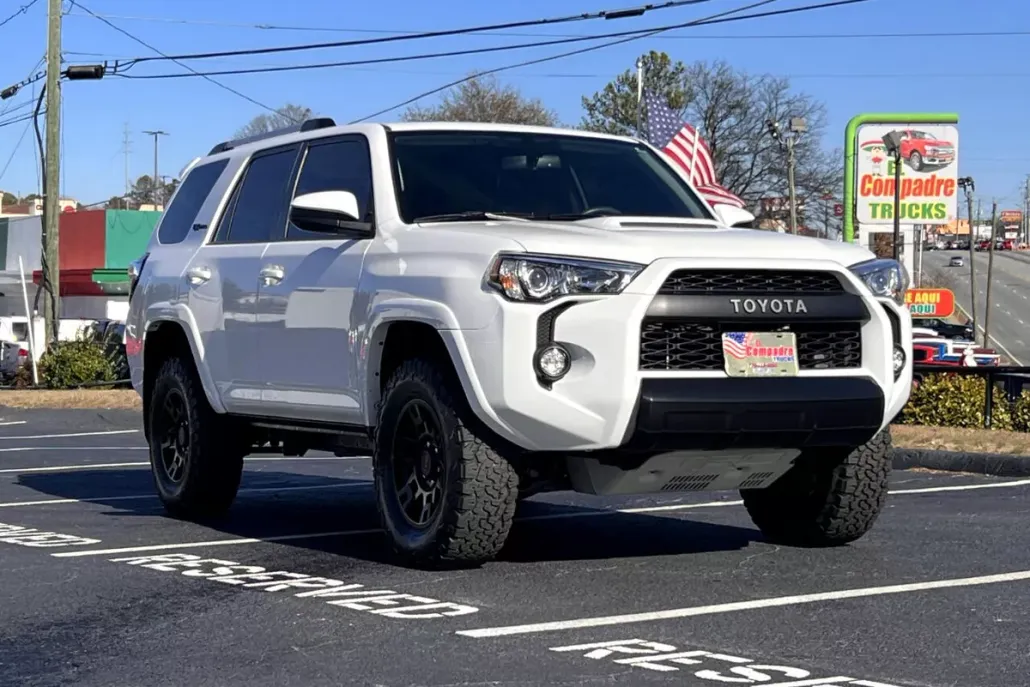 2017 Toyota 4Runner SR5 photo 1