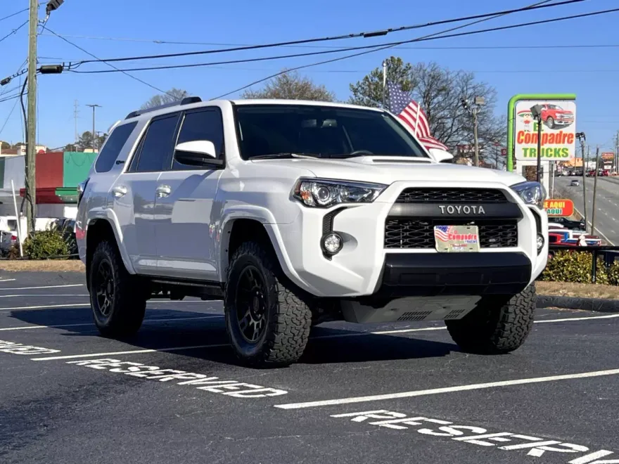 2017 Toyota 4Runner SR5 photo 1