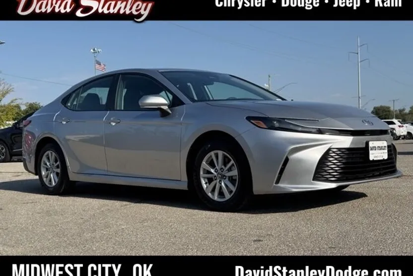 2025 Toyota Camry LE photo 1