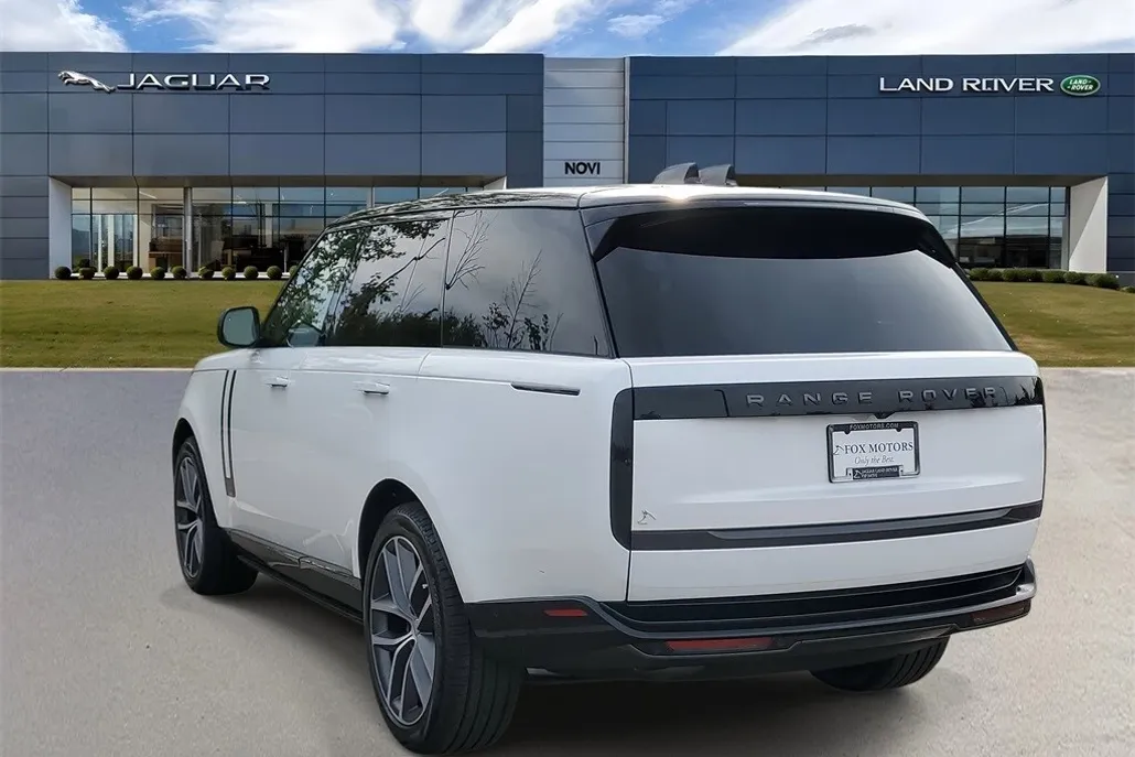 2025 Land Rover Range Rover SE photo 1