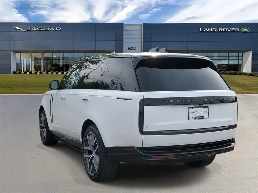 2025 Land Rover Range Rover SE photo 1