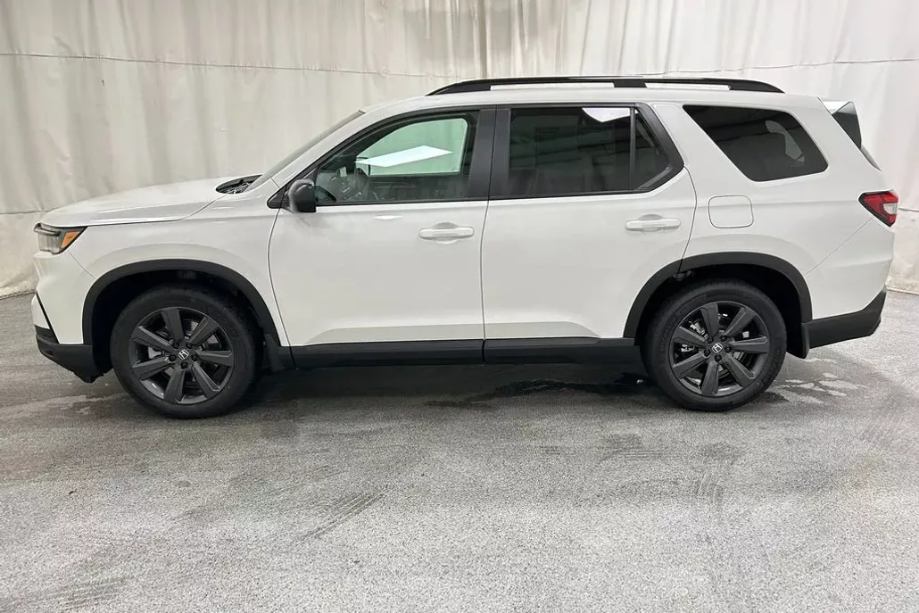 2025 Honda Pilot Sport photo 1