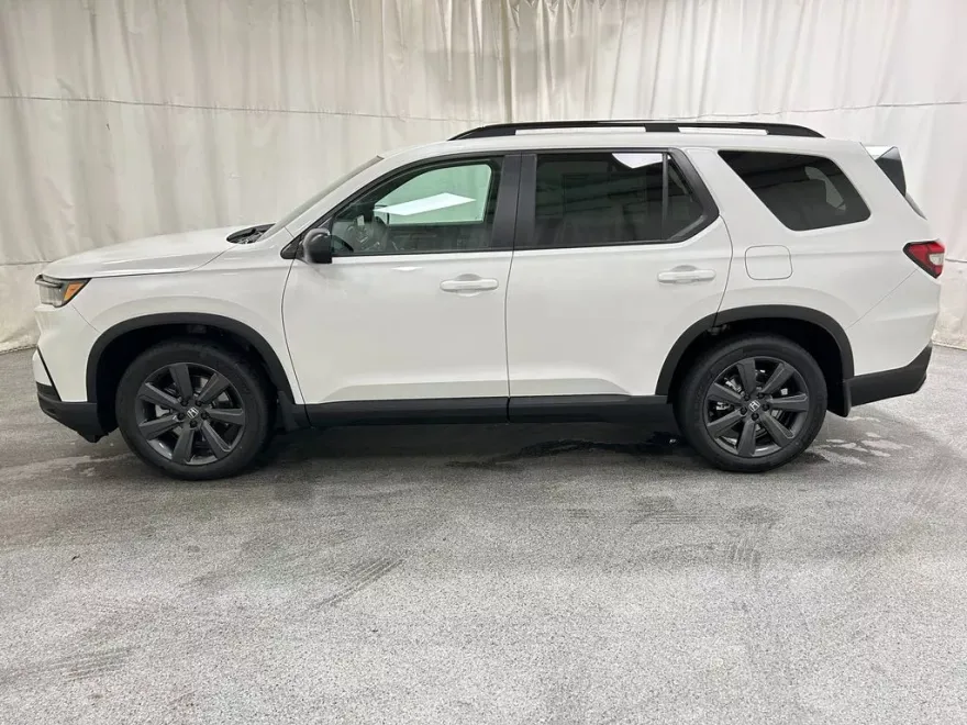 2025 Honda Pilot Sport photo 1