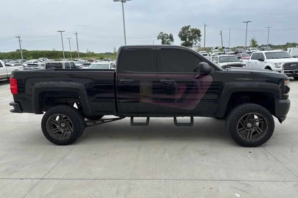 2017 Chevrolet Silverado 1500 photo 1