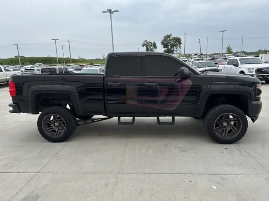 2017 Chevrolet Silverado 1500 photo 1