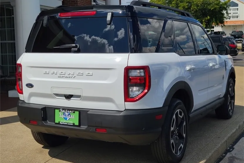 2023 Ford Bronco Sport Outer Banks photo 1