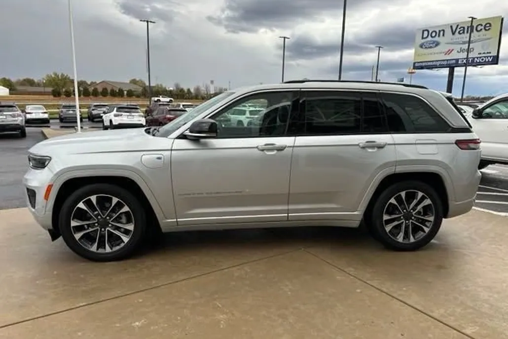 2024 Jeep Grand Cherokee Overland 4xe photo 1