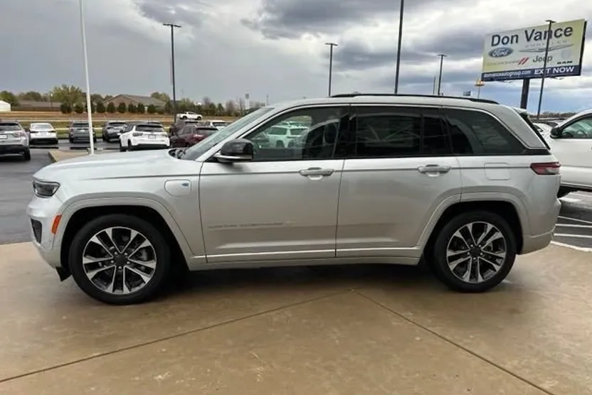 2024 Jeep Grand Cherokee Overland 4xe photo 1