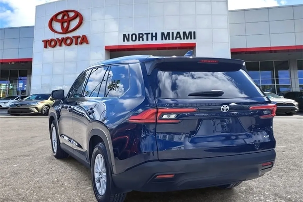 2024 Toyota Grand Highlander XLE photo 1