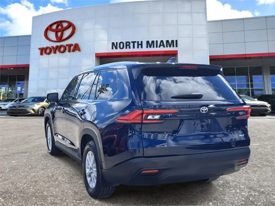 2024 Toyota Grand Highlander XLE photo 1