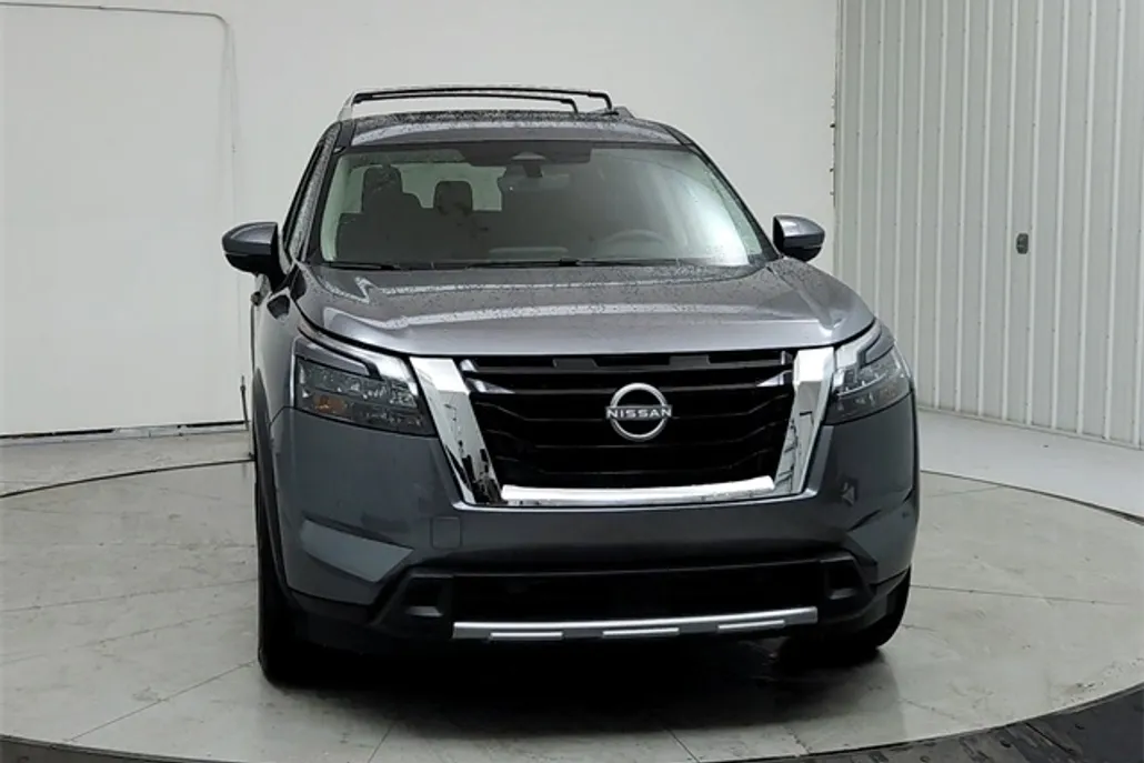 2025 Nissan Pathfinder SL photo 1