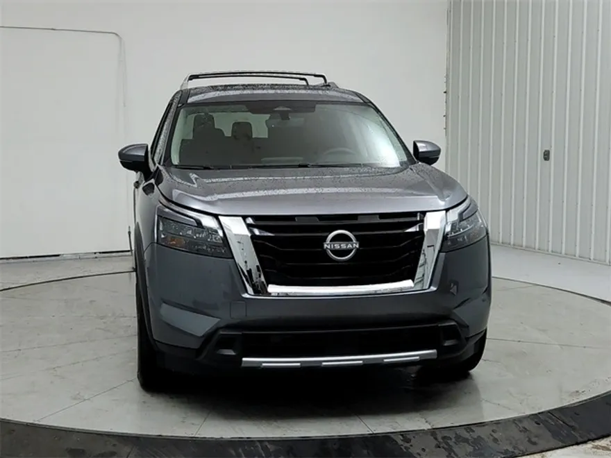 2025 Nissan Pathfinder SL photo 1