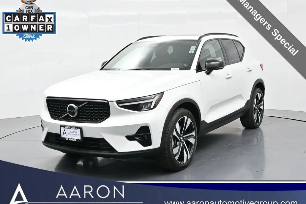 2023 Volvo XC40 AWD Ultimate photo 1