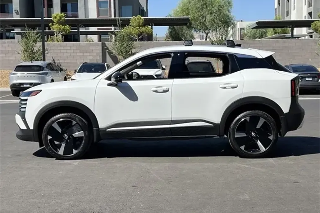 2026 Nissan Kicks SR photo 1