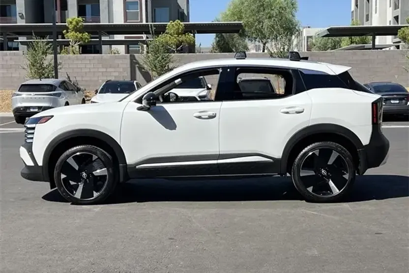 2026 Nissan Kicks SR photo 1