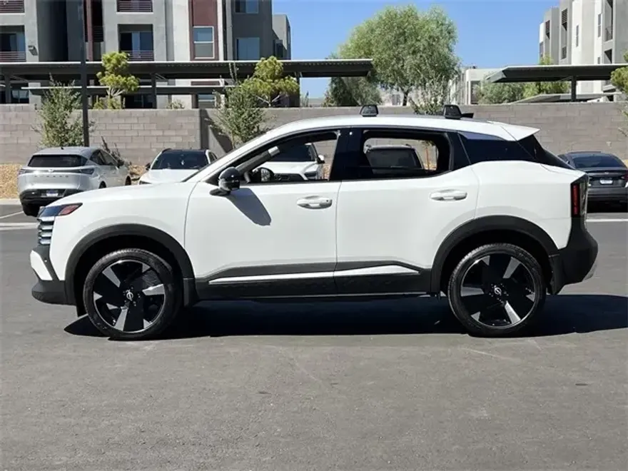 2026 Nissan Kicks SR photo 1