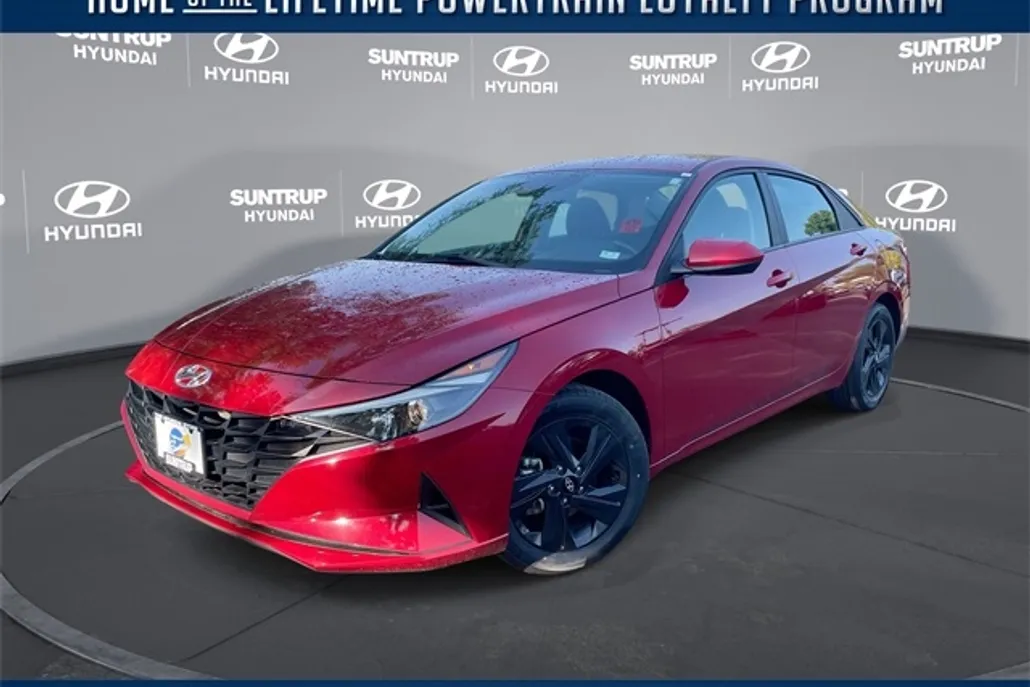2023 Hyundai Elantra SEL photo 1
