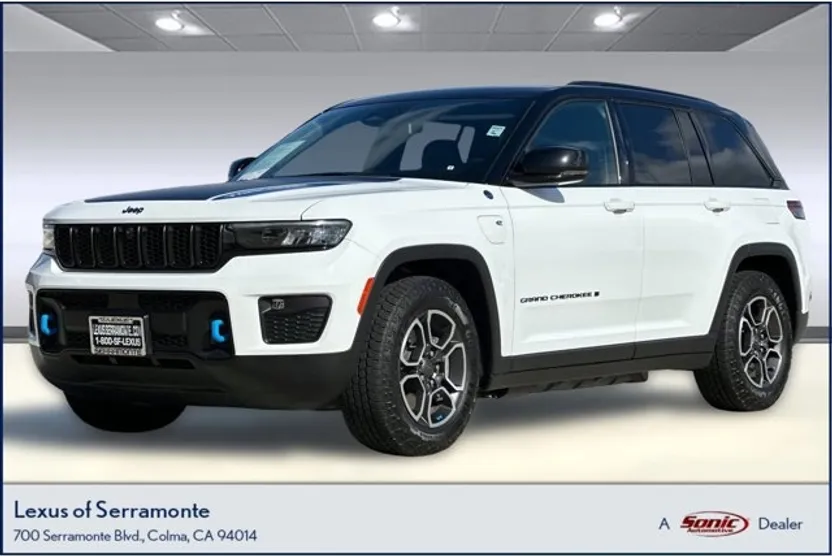2023 Jeep Cherokee Trailhawk photo 1