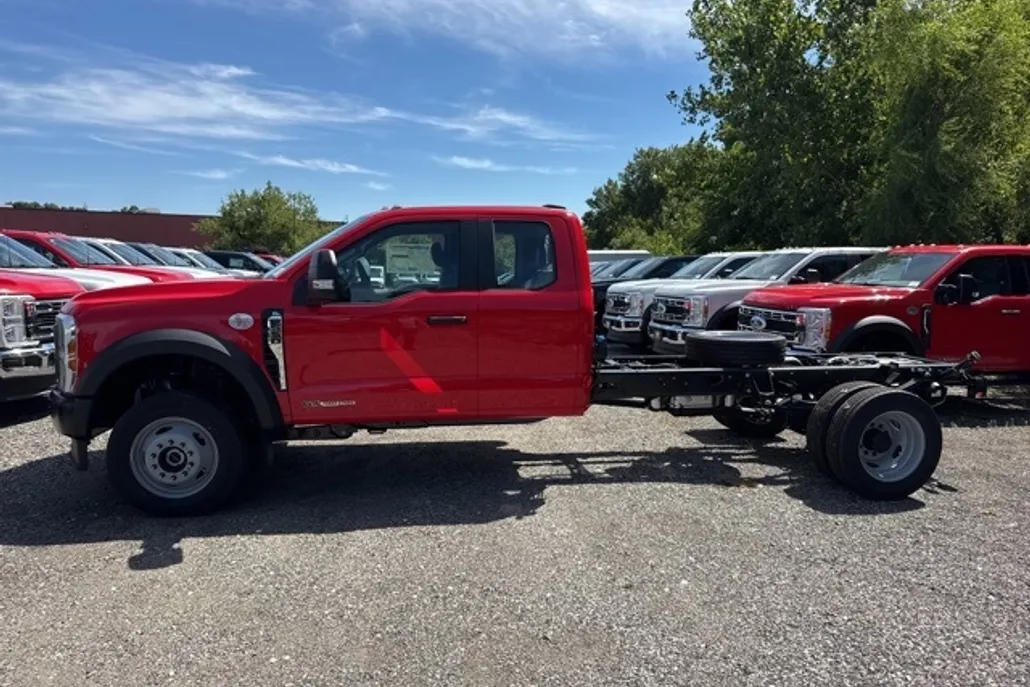 2025 Ford F-550 XL photo 1