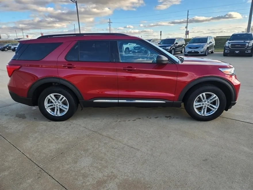 2021 Ford Explorer XLT photo 1