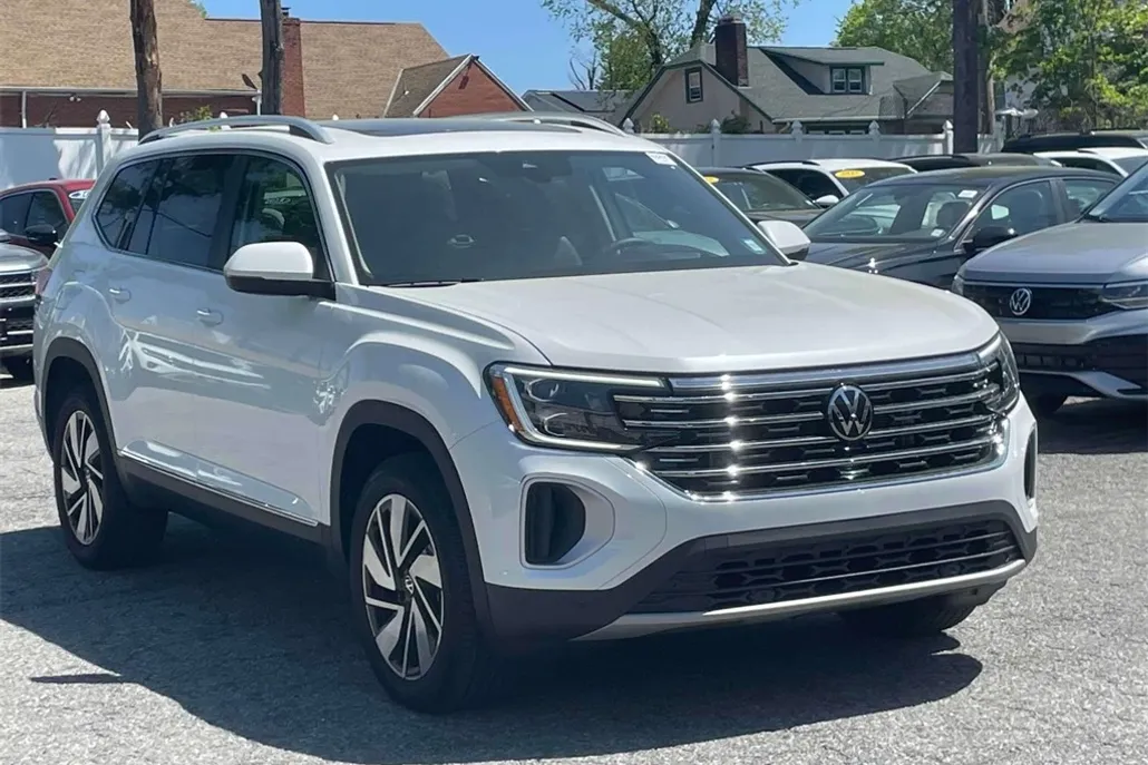 2024 Volkswagen Atlas SEL photo 1