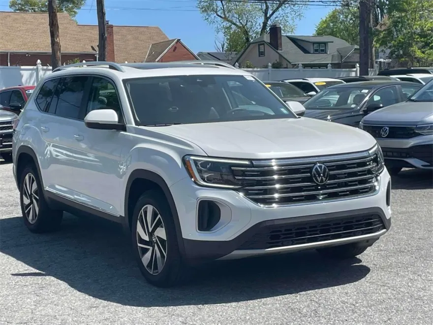 2024 Volkswagen Atlas SEL photo 1
