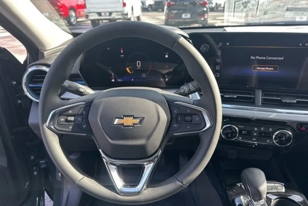 2025 Chevrolet Trax LT photo 1