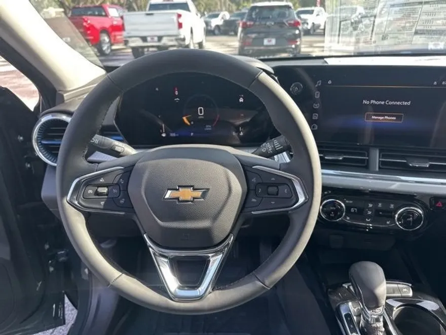 2025 Chevrolet Trax LT photo 1
