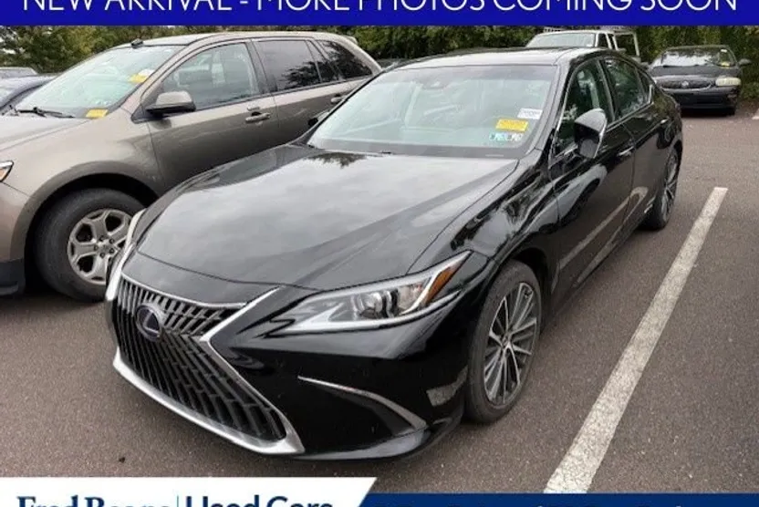 2022 Lexus ES 300h photo 1
