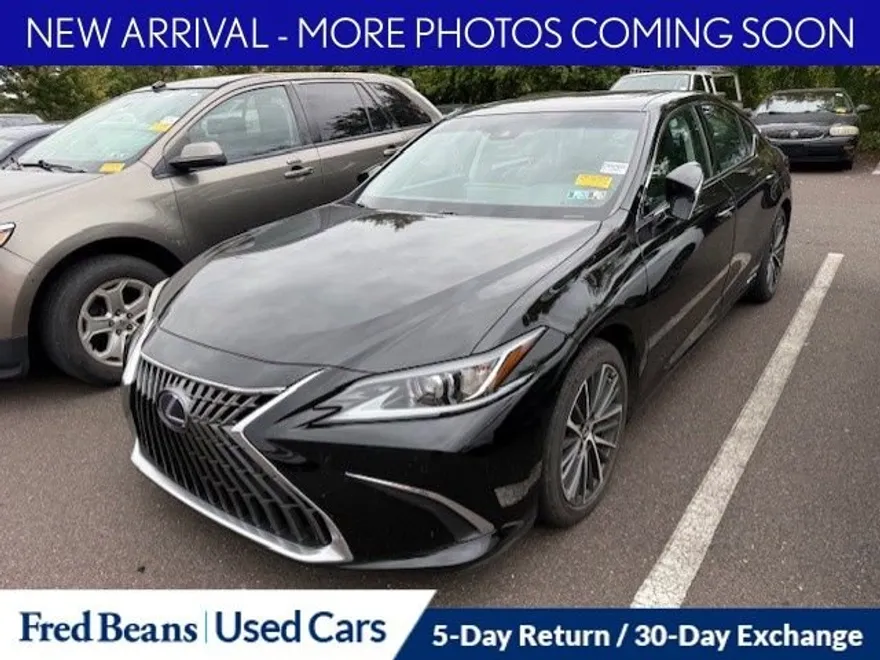 2022 Lexus ES 300h photo 1