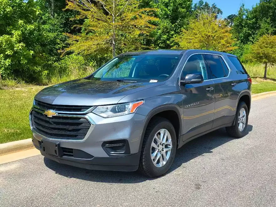 2021 Chevrolet Traverse LS photo 1