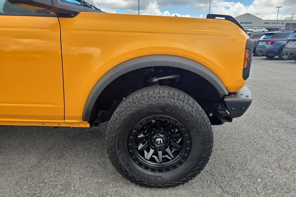 2022 Ford Bronco Base photo 1