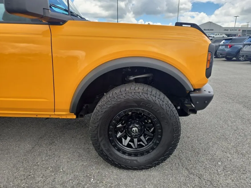 2022 Ford Bronco Base photo 1