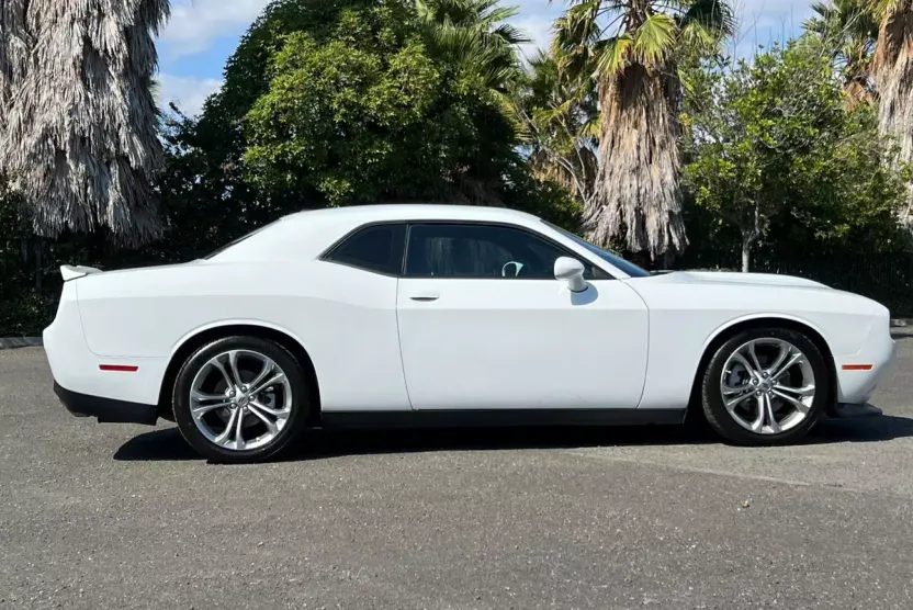 2022 Dodge Challenger R/T photo 1
